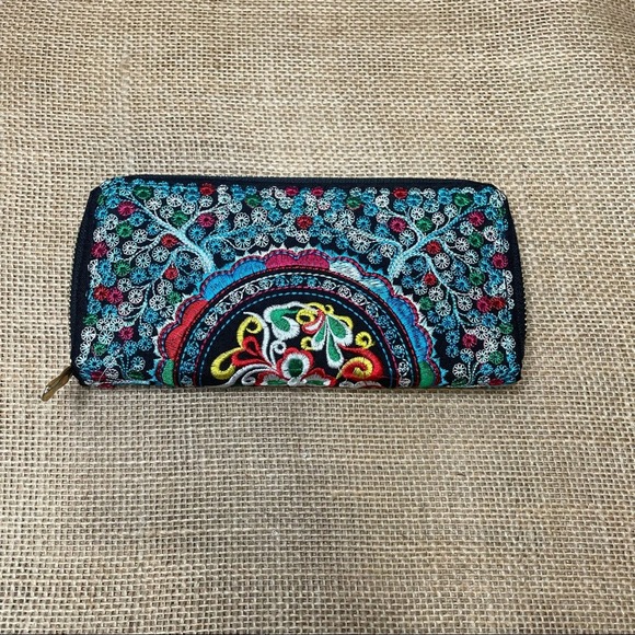 Unbranded Embroidered Zippered Wallet - Picture 1 of 5